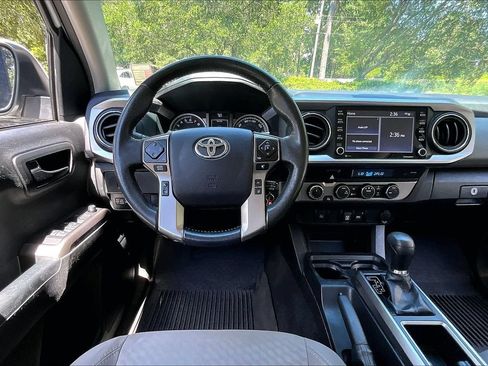 Used 2022 Toyota Tacoma SR5 AWD/4WD image 8