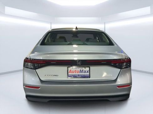 Used 2025 Honda Accord SE image 4