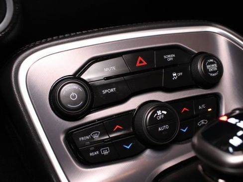 Used 2019 Dodge Challenger SXT image 20