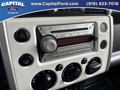 Used 2010 Toyota FJ Cruiser 4WD image 25