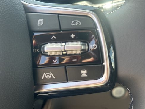 New 2026 Kia Carnival EX FWD image 19