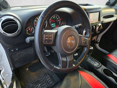 Used 2014 Jeep Wrangler Unlimited Rubicon w/ Connectivity Group image 7