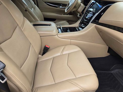 Used 2019 Cadillac Escalade ESV Platinum AWD/4WD image 14