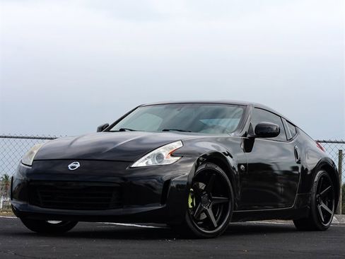 Used 2017 Nissan 370Z w/ Sport Package image 1