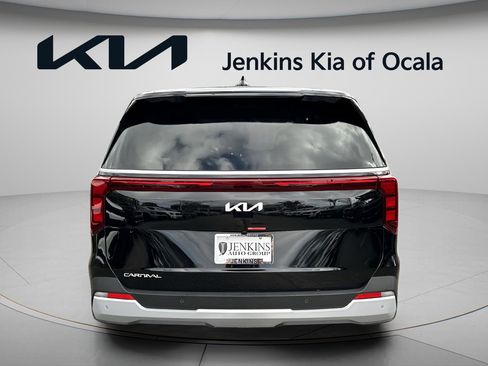New 2026 Kia Carnival FWD image 4