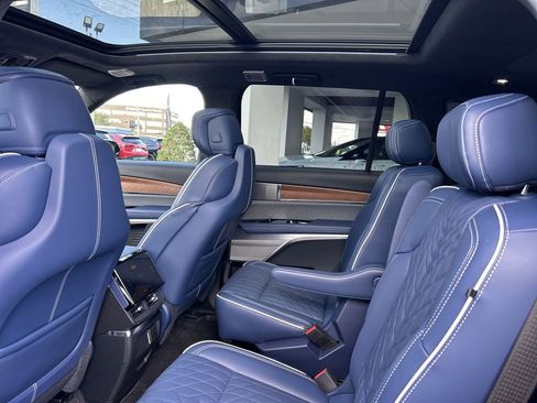 New 2026 Cadillac Vistiq Premium Luxury image 17