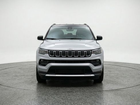 Used 2025 Jeep Compass Limited image 2