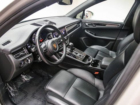 Certified 2023 Porsche Macan S AWD/4WD image 9
