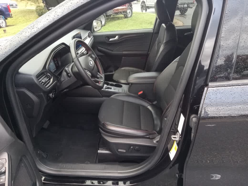 Used 2025 Ford Escape ST-Line Select AWD/4WD image 13