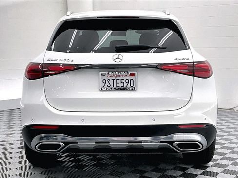 Used 2025 Mercedes-Benz GLC 350e 4MATIC image 3
