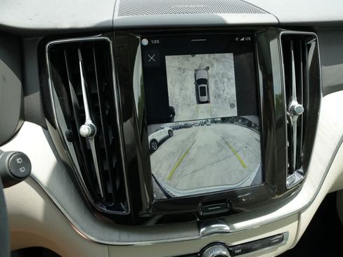 Used 2025 Volvo XC60 B5 Plus w/ Protection Package Premier AWD/4WD image 14