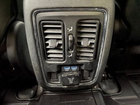 Used 2019 Jeep Grand Cherokee Limited image 28