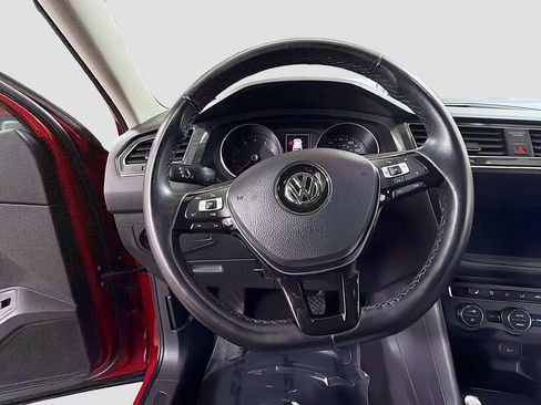 Used 2018 Volkswagen Tiguan SEL AWD/4WD image 13