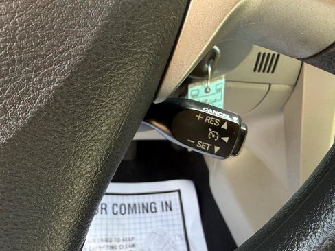 Used 2013 Toyota Corolla LE FWD image 18