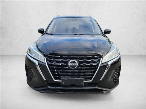 Used 2023 Nissan Kicks SV image 2