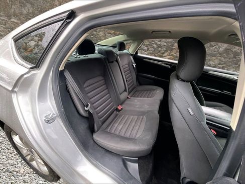 Used 2018 Ford Fusion SE w/ Fusion SE Technology Package FWD image 25