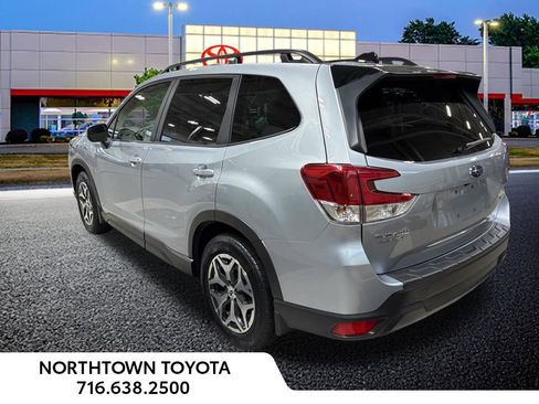Used 2024 Subaru Forester Premium image 7