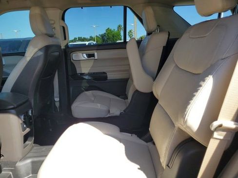 Certified 2020 Ford Explorer Platinum w/ Premium Technology Package image 16