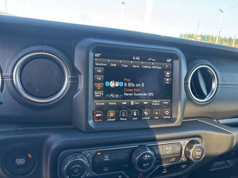 Used 2023 Jeep Wrangler Unlimited Sahara image 29