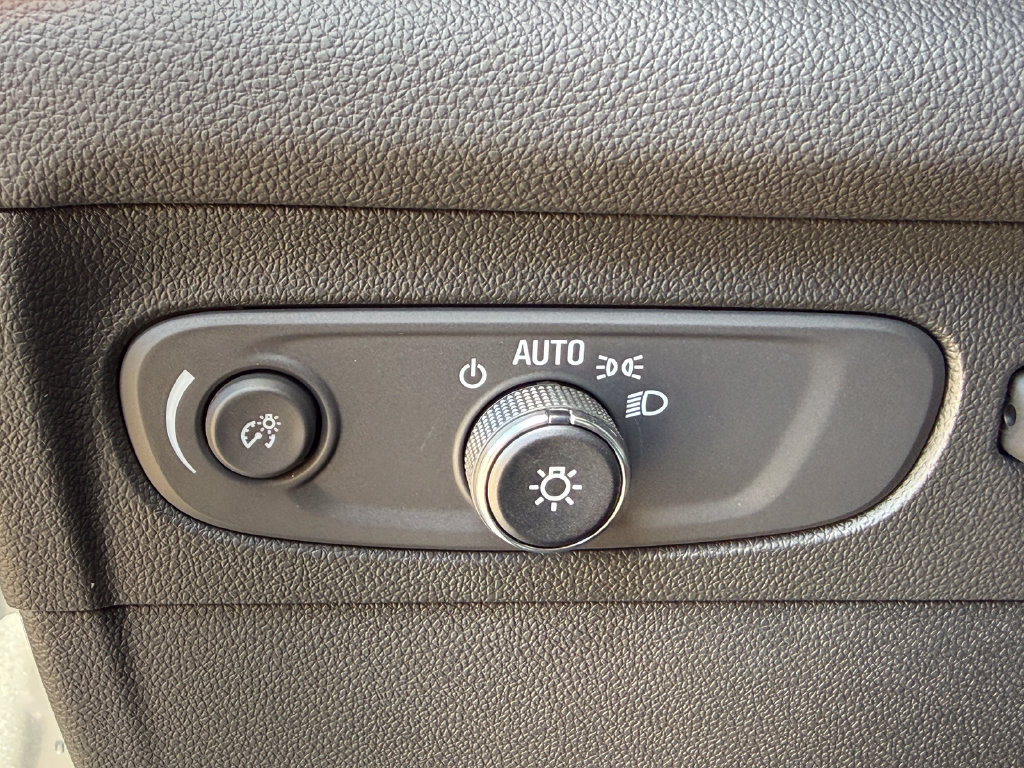 Used 2023 Buick Envision Avenir AWD/4WD image 23