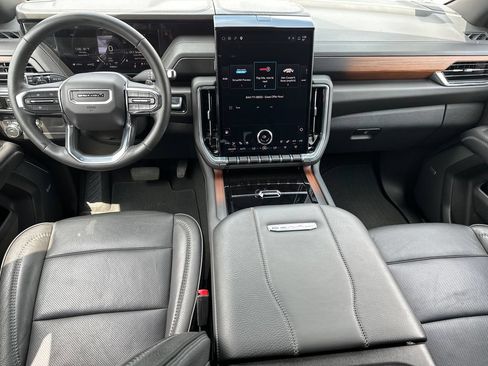 Used 2025 GMC Yukon XL Denali AWD/4WD image 25