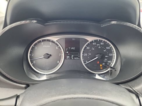 Used 2022 Nissan Versa S FWD image 20