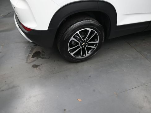 Used 2025 Chevrolet TrailBlazer LT AWD/4WD image 11