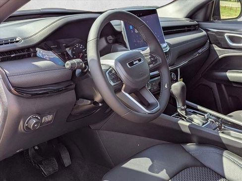 New 2026 Jeep Compass Latitude image 4