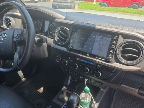 Used 2022 Toyota Tacoma TRD Off-Road w/ TRD Premium Off Road Package AWD/4WD image 12