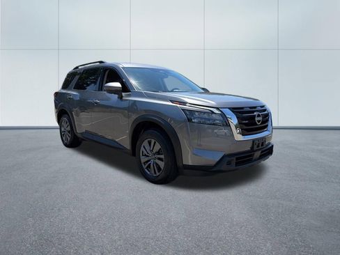 Used 2024 Nissan Pathfinder SV FWD image 4