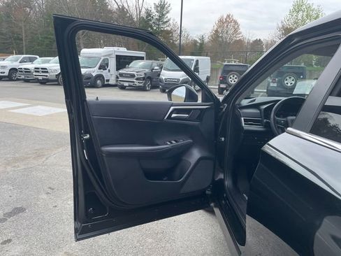 Used 2024 Mitsubishi Outlander 4WD Plug-In Hybrid image 23