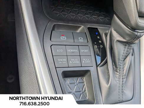 Used 2025 Toyota RAV4 XLE image 16