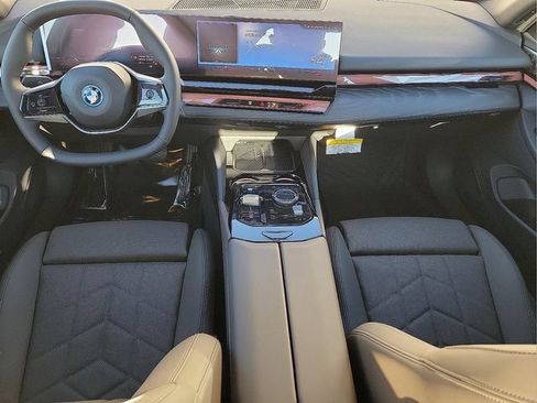 Certified 2026 BMW i5 eDrive40 RWD image 13