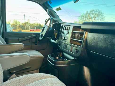 Used 2020 GMC Savana 2500 Extended w/ Driver Convenience Package image 13