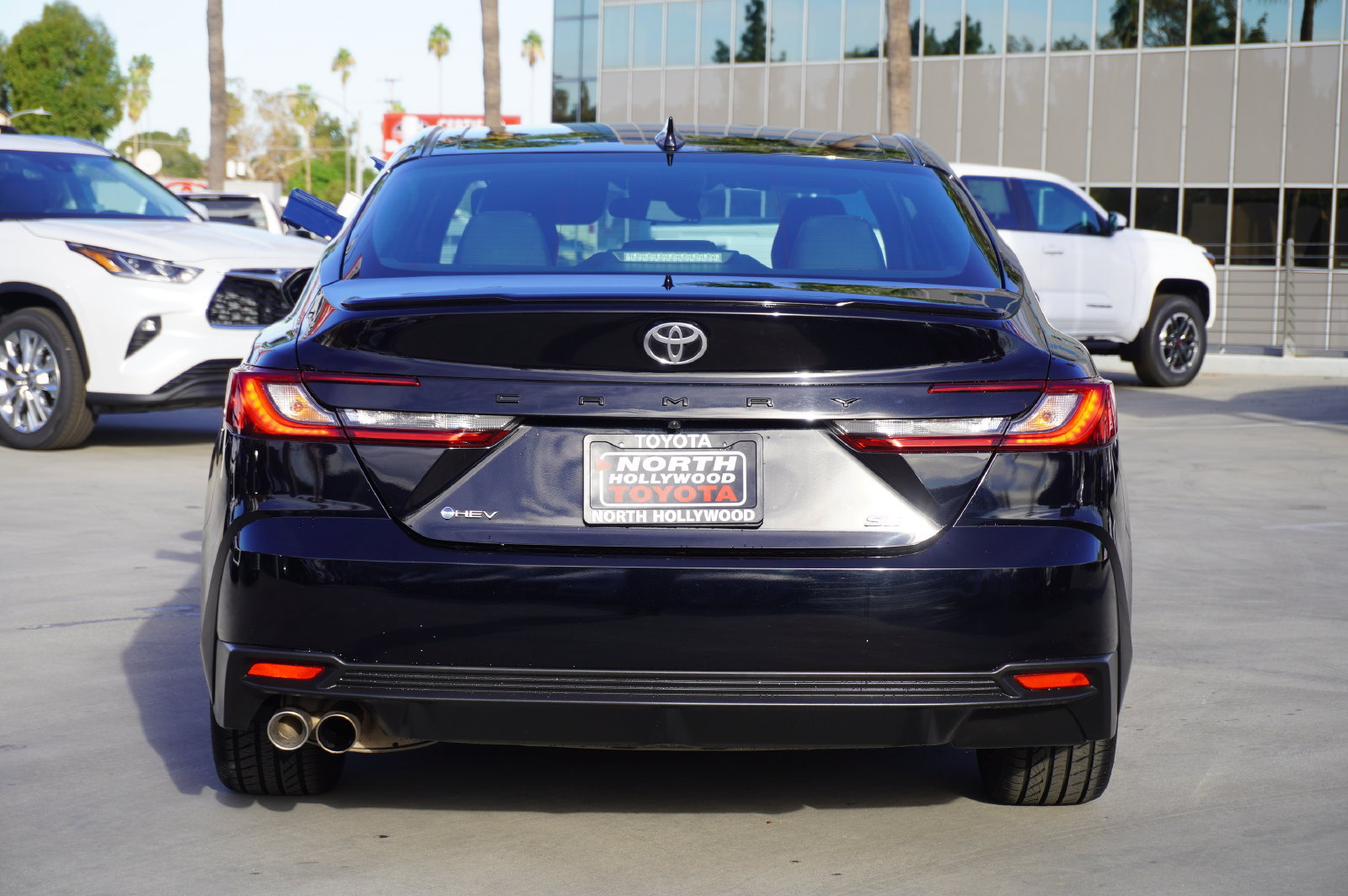 Used 2025 Toyota Camry SE FWD image 6