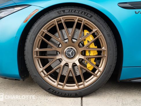 Used 2022 Mercedes-Benz SL 63 AMG 4MATIC w/ Driver Assistance Package image 11