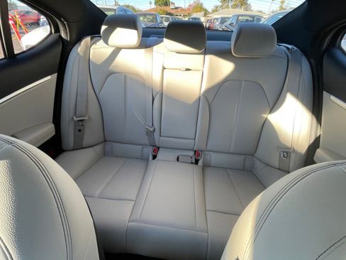 Used 2025 Genesis G70 2.5T image 38