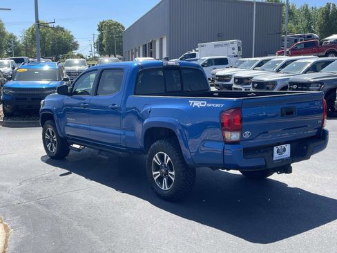 Used 2016 Toyota Tacoma TRD Sport w/ Premium & Technology Package image 4