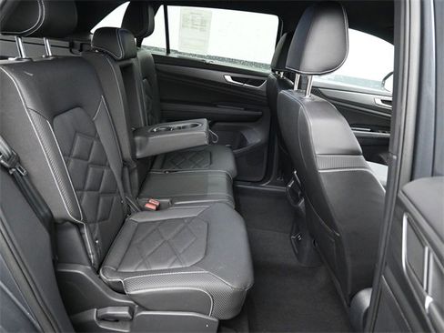 Used 2025 Volkswagen Atlas Cross Sport SE image 8