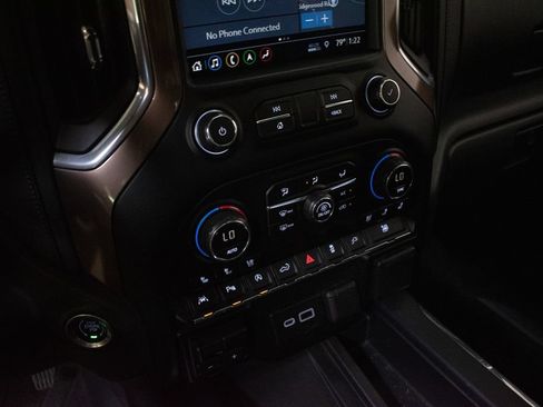 Used 2019 Chevrolet Silverado 1500 High Country w/ Technology Package AWD/4WD image 18