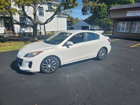 Used 2013 MAZDA MAZDA3 i SV w/ Convenience Pkg image 3
