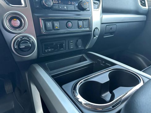 Used 2018 Nissan Titan PRO-4X image 19