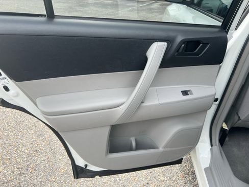 Used 2010 Toyota Highlander Limited image 29