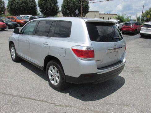 Used 2013 Toyota Highlander FWD w/ Cold Weather Pkg image 4