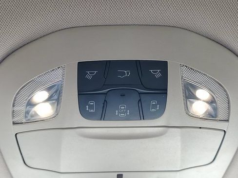Used 2017 Chrysler Pacifica Touring Plus w/ Tire & Wheel Group FWD image 30