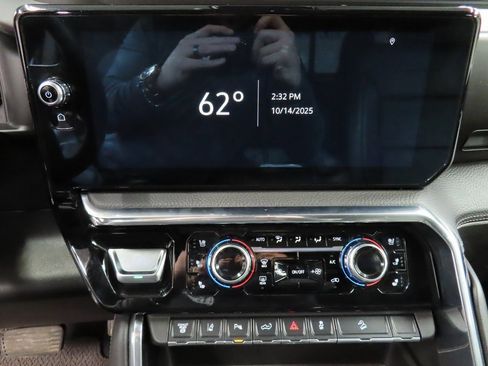 Used 2024 GMC Sierra 3500 Denali w/ Denali Reserve Package image 13