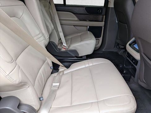Used 2024 Lincoln Navigator Premiere image 21