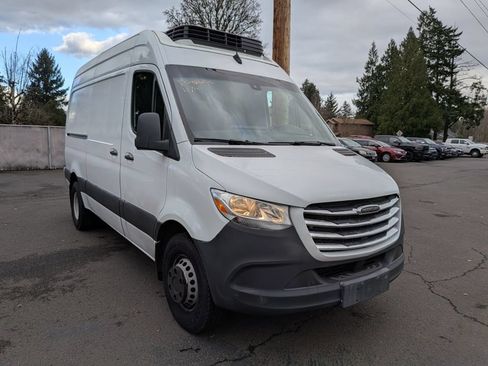 Used 2019 Freightliner Sprinter 2500 RWD image 1