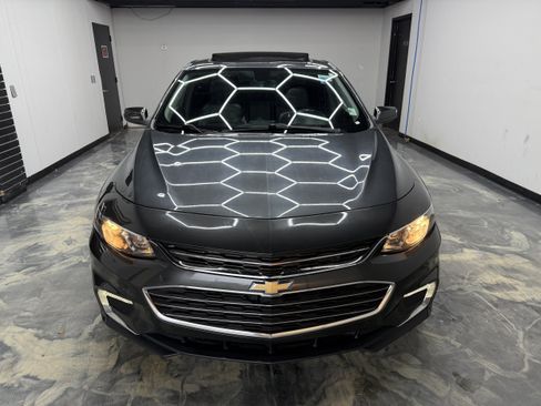 Used 2017 Chevrolet Malibu Premier w/ Driver Confidence Package FWD image 7