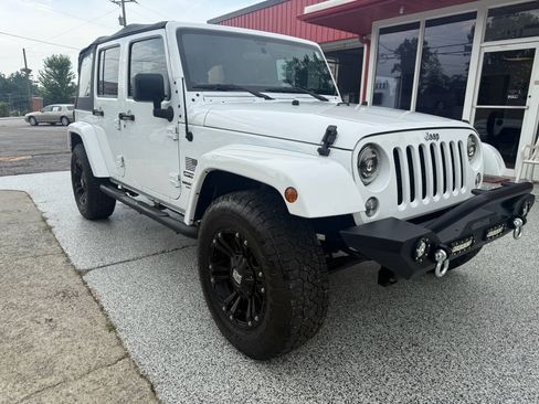 Used 2017 Jeep Wrangler Unlimited Sport w/ Connectivity Group AWD/4WD image 2